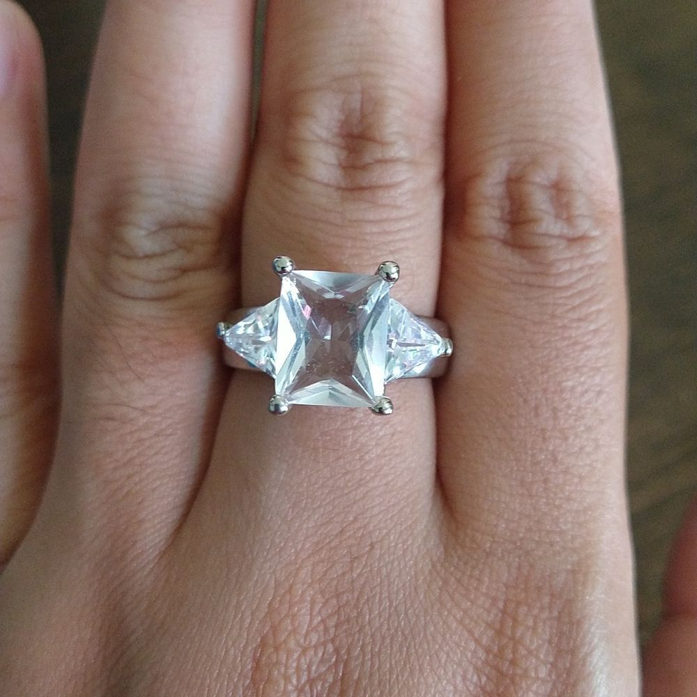 Women’s Size 8 Princess Cut CZ Statement Ring 3-Stone Silver Tone